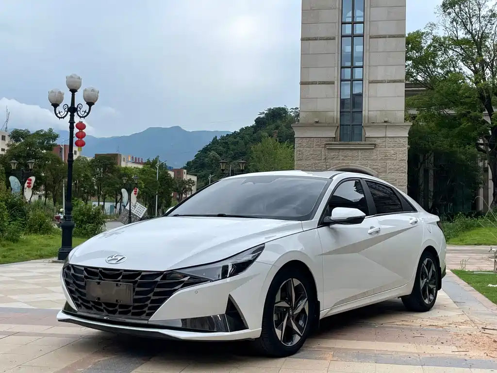 Hyundai Elantra 2022