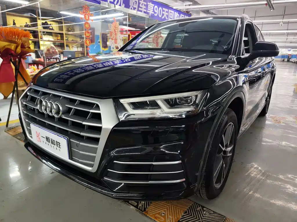 Audi Q5L 2019 — фото 1