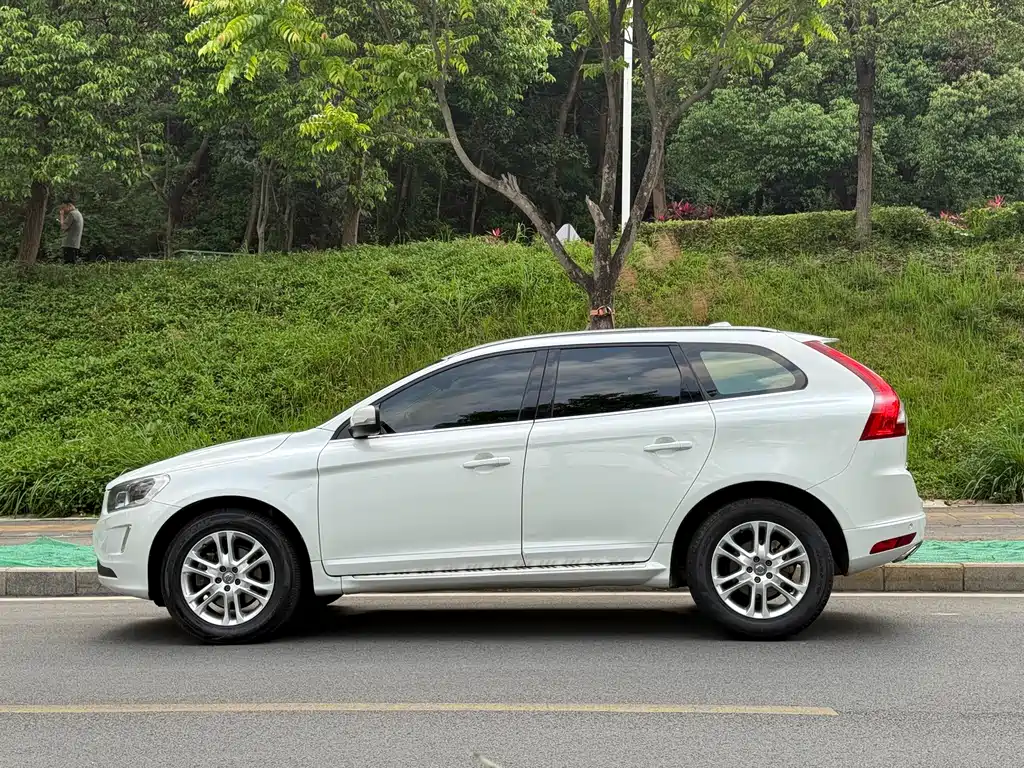 Volvo XC60 2016 — фото 14