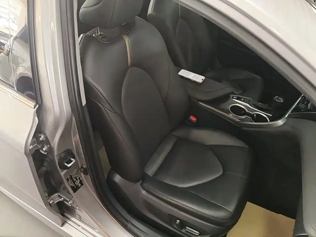 Toyota Camry 2023 — фото 25