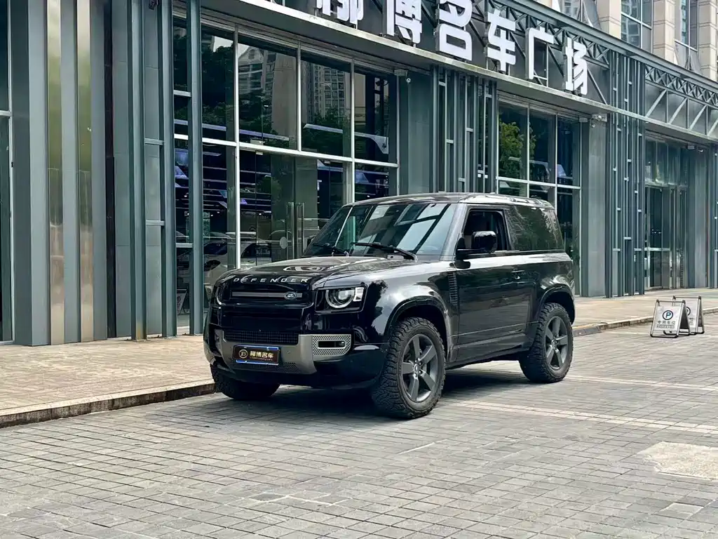Land Rover Defender 2025 — фото 1
