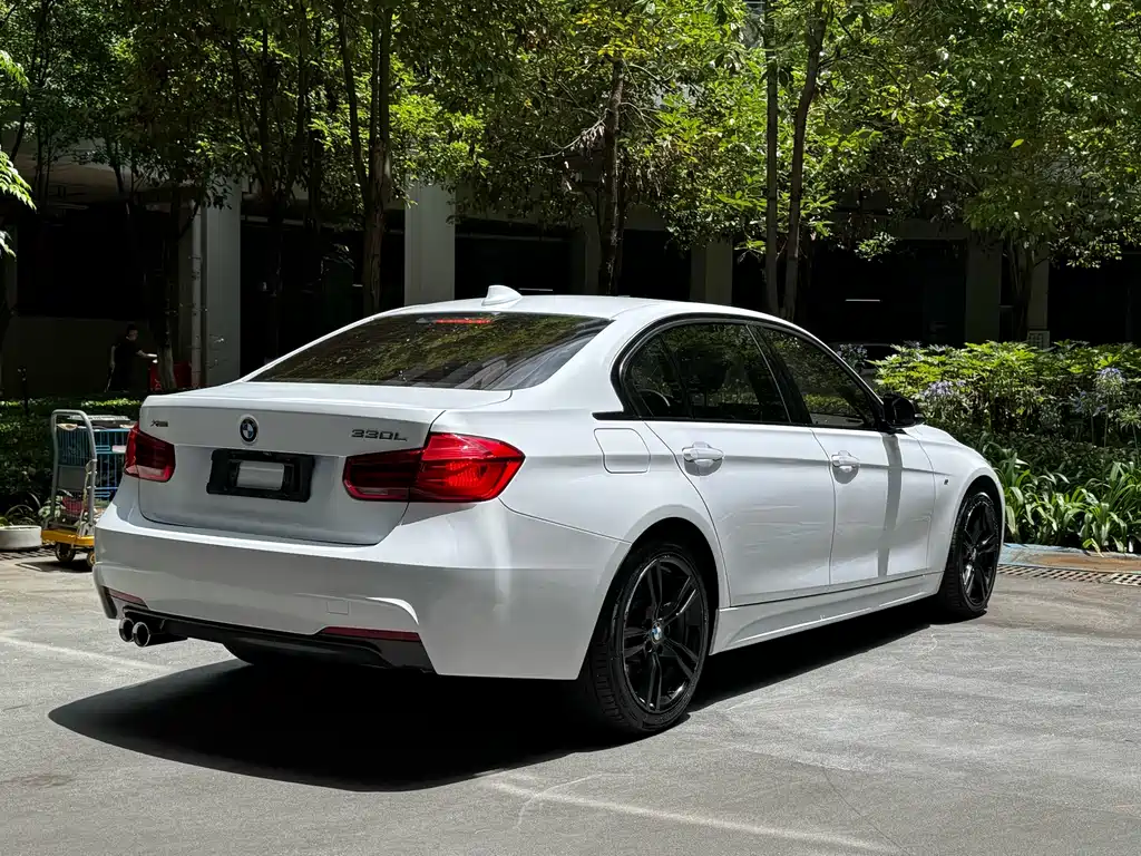 BMW 3 Series 2019 — фото 13
