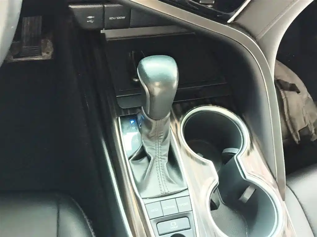 Toyota Camry 2020 — фото 14