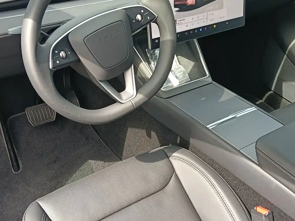 Tesla Model Y 2026 — фото 13