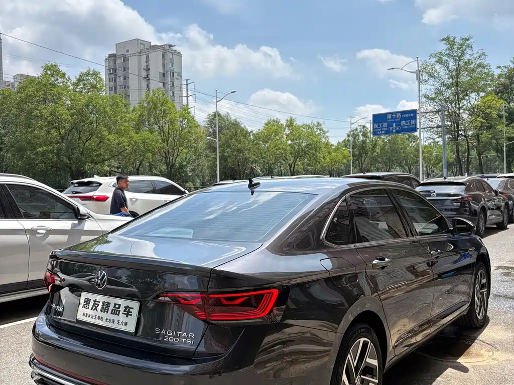 Volkswagen Sagitar 2022