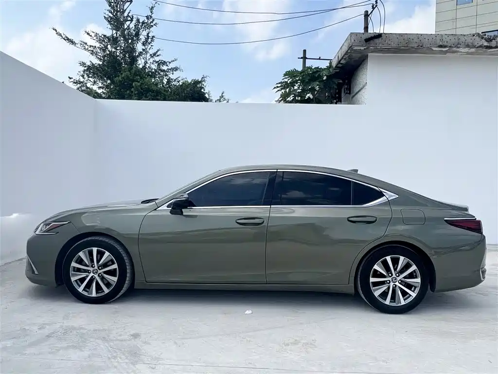 Lexus ES 2019 — фото 5