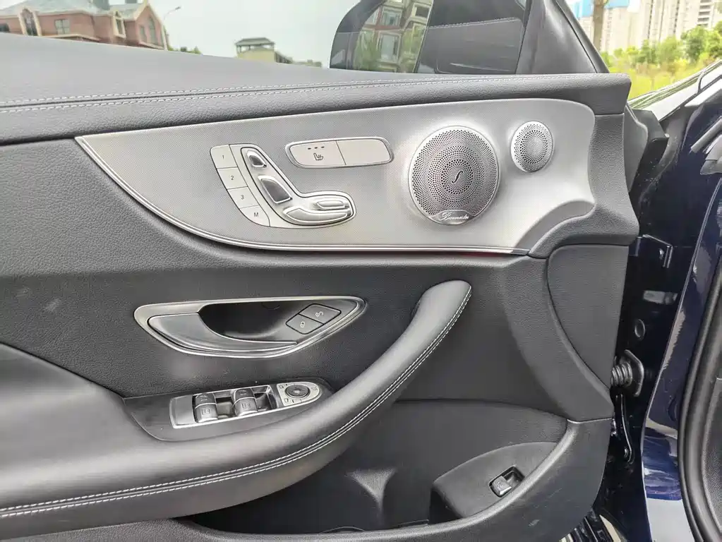 Mercedes-Benz E-Class 2020 — фото 25