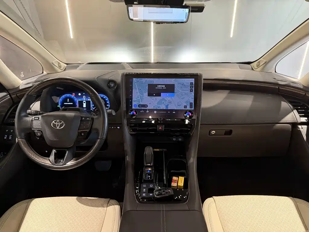 Toyota Alphard 2023 — фото 8
