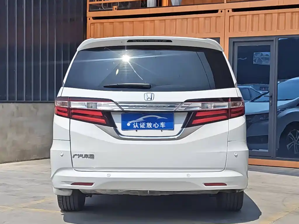 Honda Odyssey 2017 — фото 9
