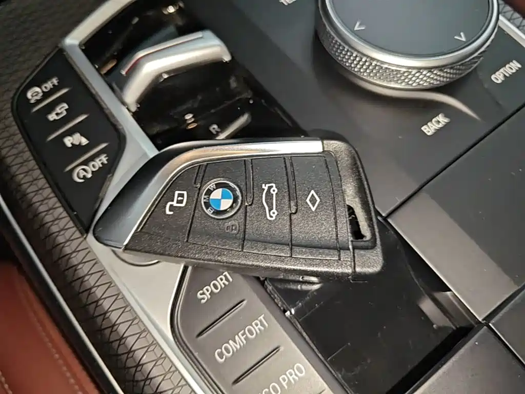 BMW 3 Series 2025 — фото 9