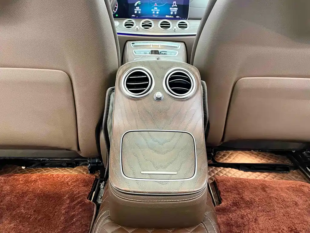 Mercedes-Benz E-Class 2020 — фото 11