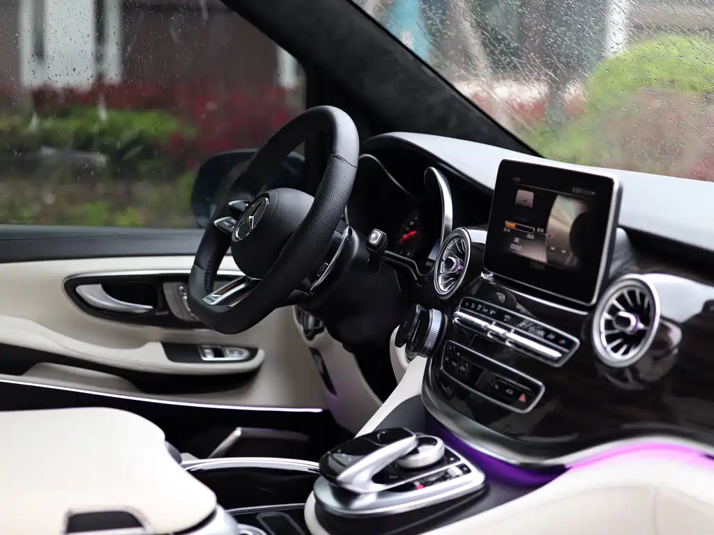 Mercedes-Benz V-Class 2018 — фото 38