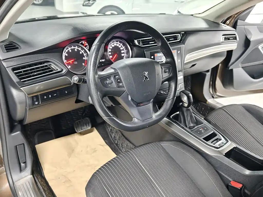 Peugeot 408 2014 — фото 12
