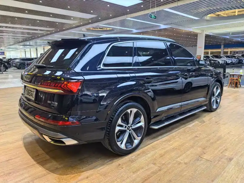 Audi Q7 2020 — фото 24