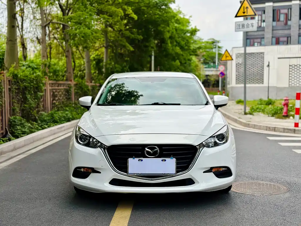 Mazda 3 Axela 2018 — фото 2