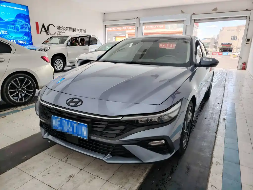 Hyundai Elantra 2023 — фото 1