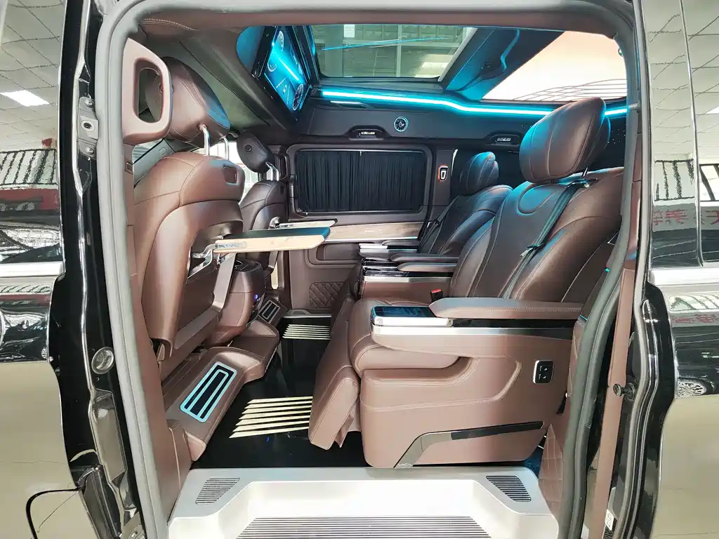 Mercedes-Benz V-Class 2022 — фото 10