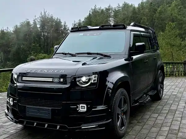 Land Rover Defender 2025