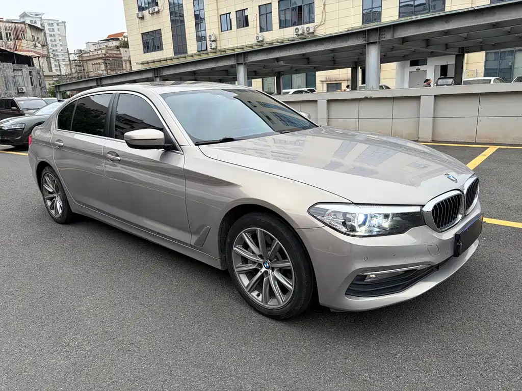 BMW 5 Series 2017 — фото 3
