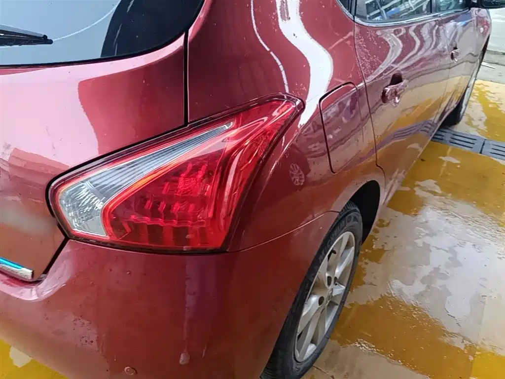 Nissan Tiida 2015 — фото 8