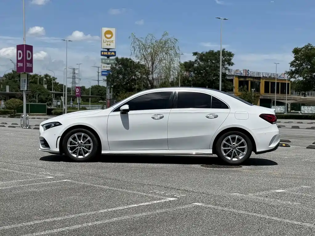 Mercedes-Benz A-Class 2023 — фото 4