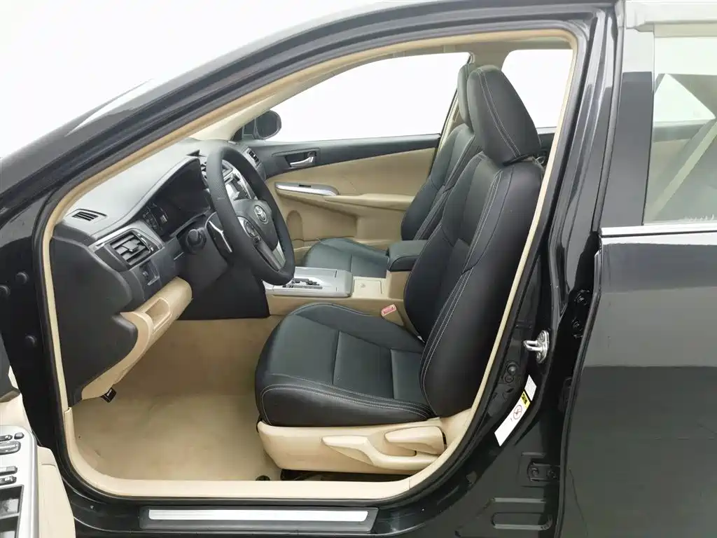Toyota Camry 2012 — фото 10