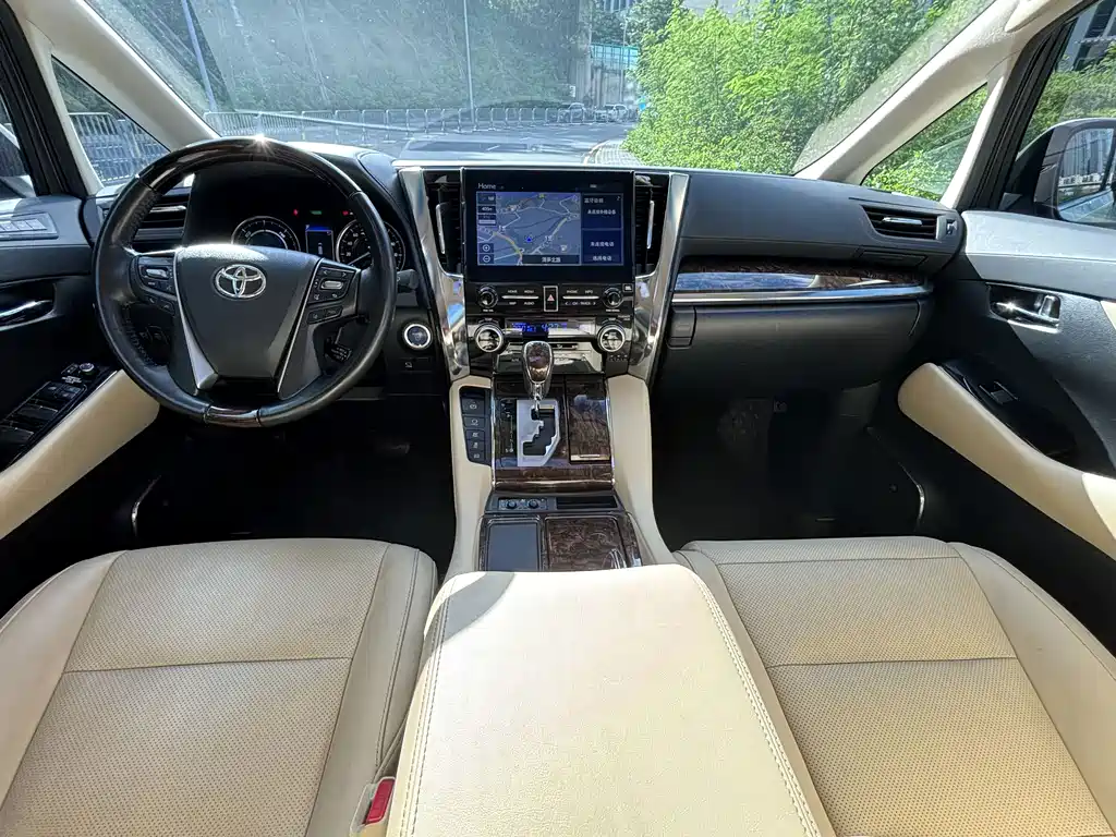 Toyota Alphard 2023 — фото 8