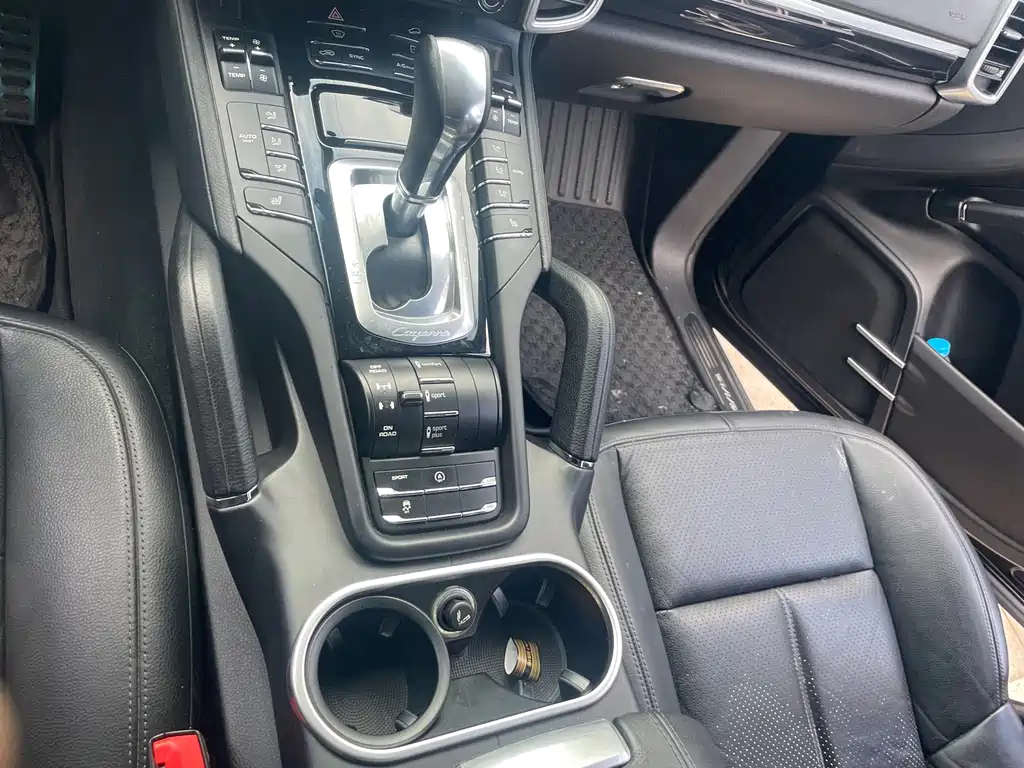 Porsche Cayenne 2017 — фото 19