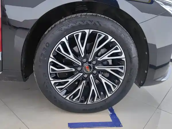 Hongqi H5 2025