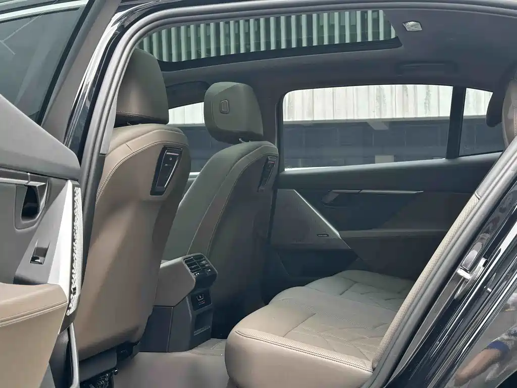 BMW 5 Series 2025