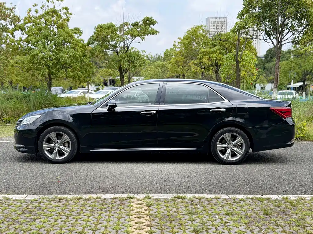 Toyota Crown 2017 — фото 4