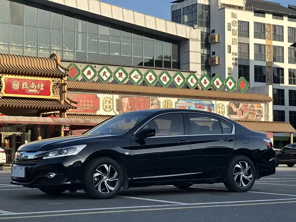 Honda Accord 2018 — фото 1