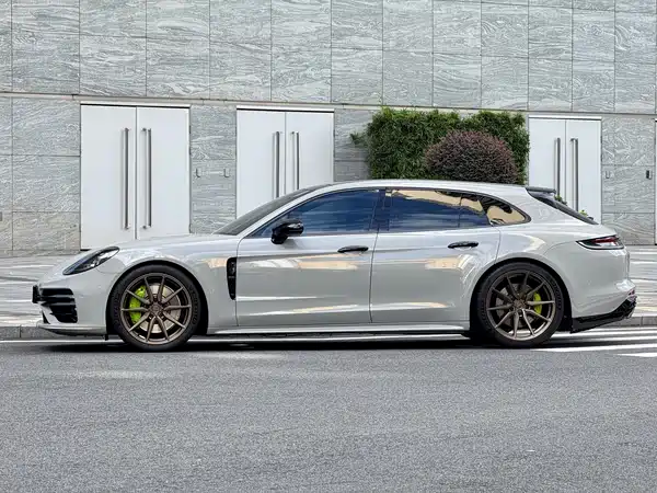 Porsche Panamera 2021
