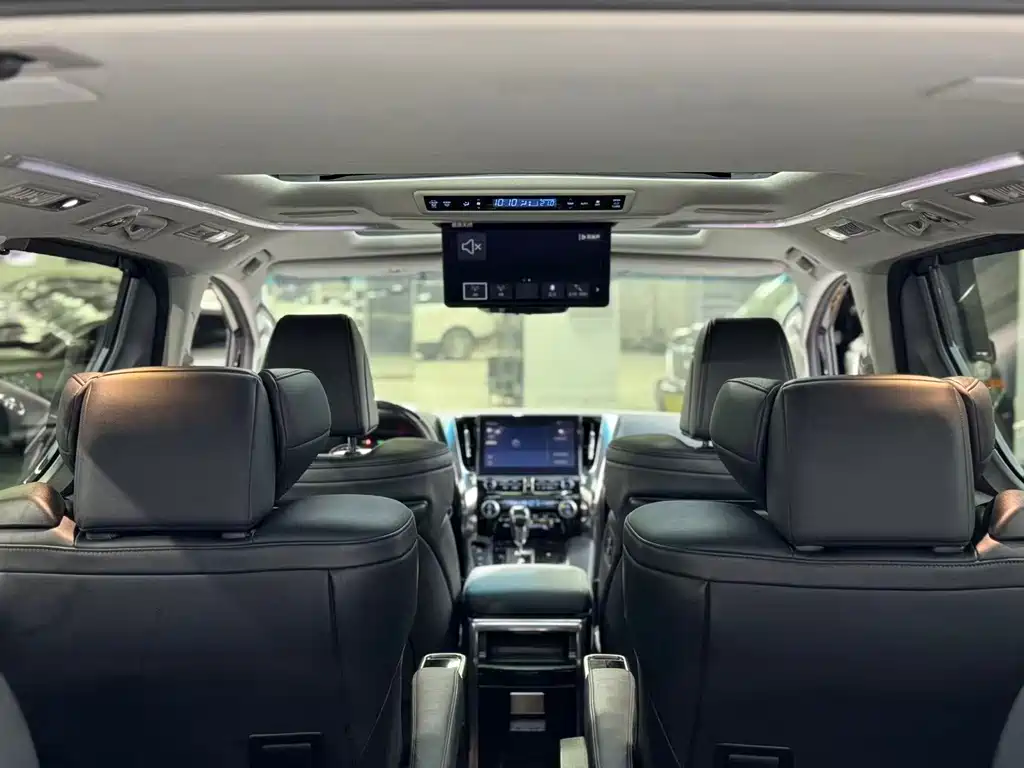 Toyota Vellfire 2024 — фото 10