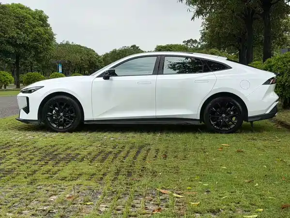 Changan UNI-V 2025
