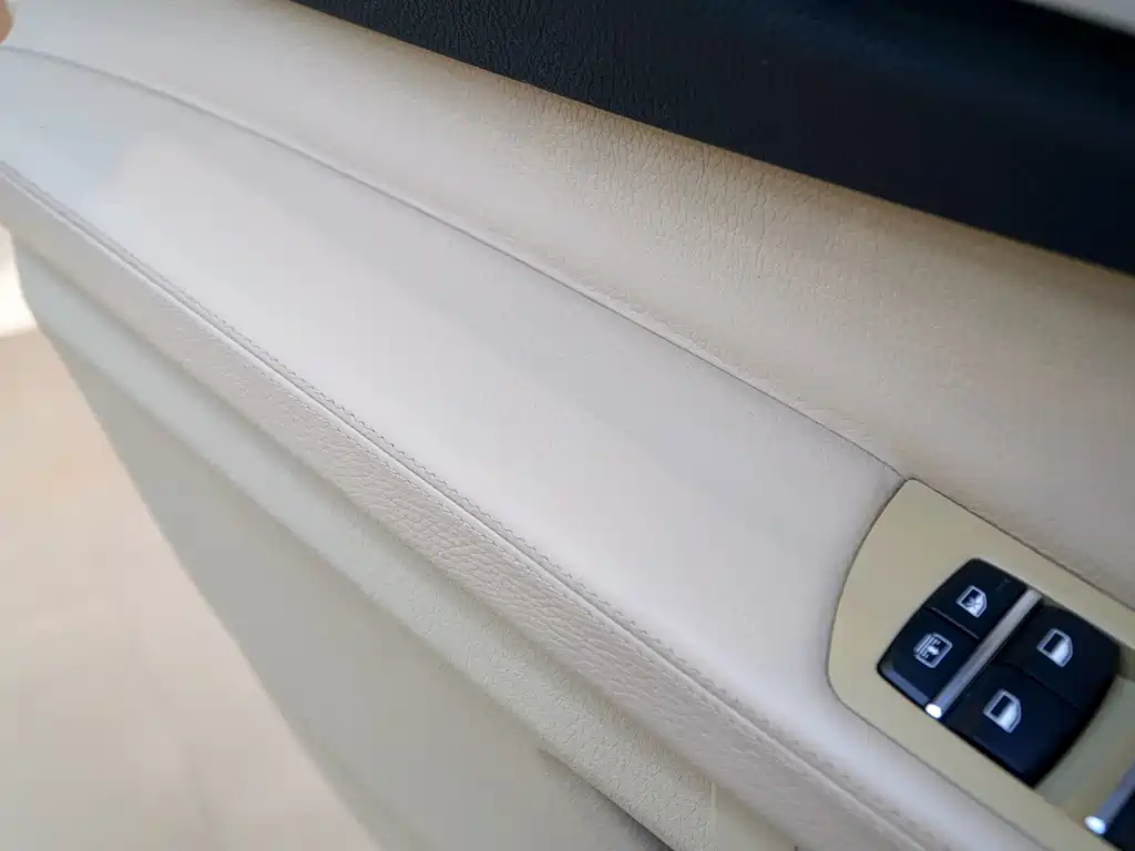 BMW 7 Series 2012 — фото 12