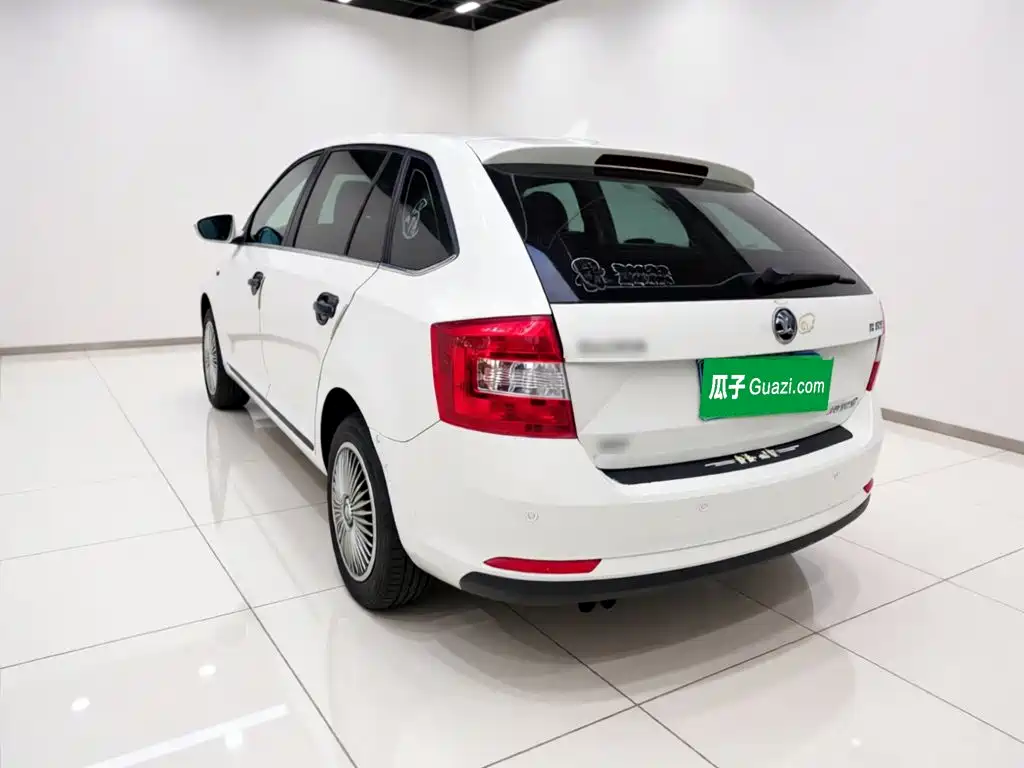 Skoda Rapid Spaceback 2016 — фото 4