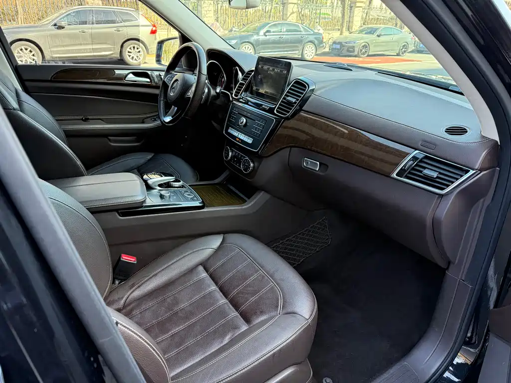 Mercedes-Benz GLS 2018 — фото 25