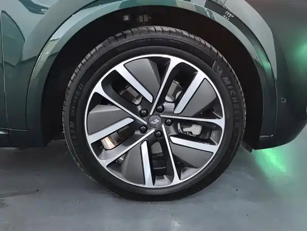 Li Auto L9 2025