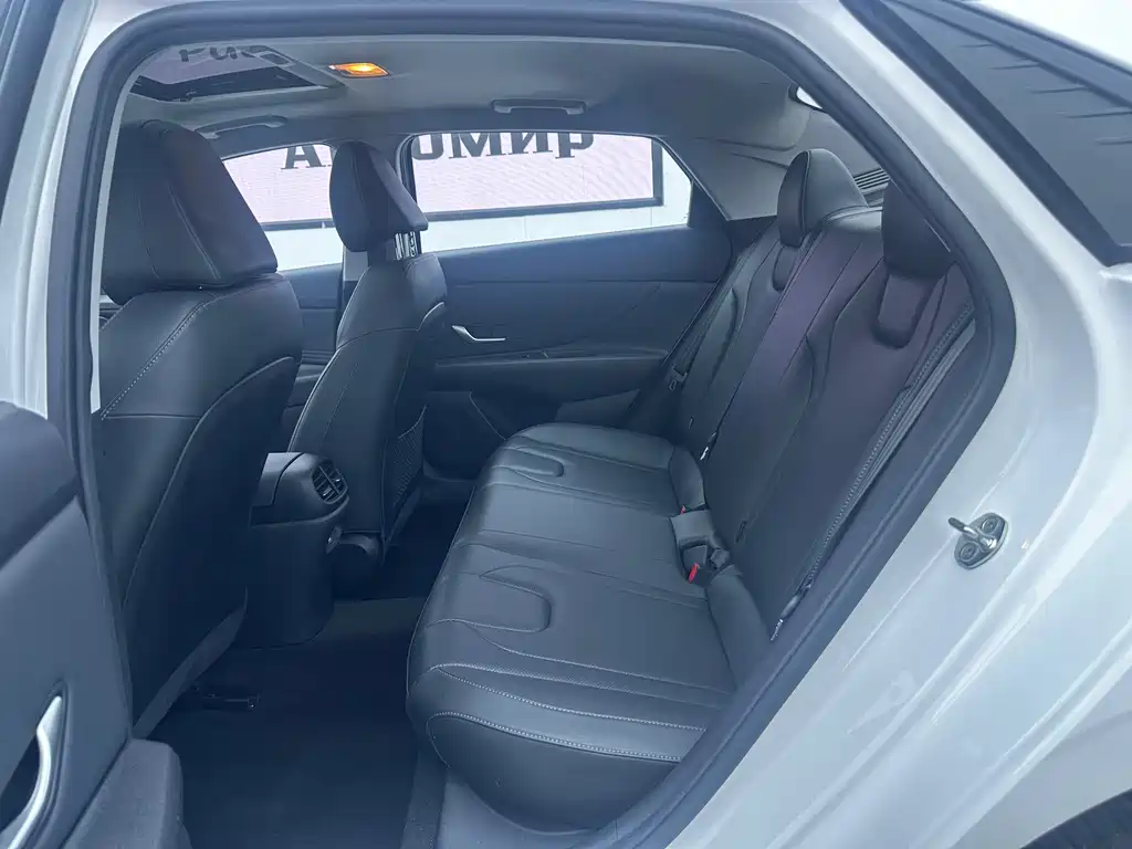 Hyundai Elantra 2023