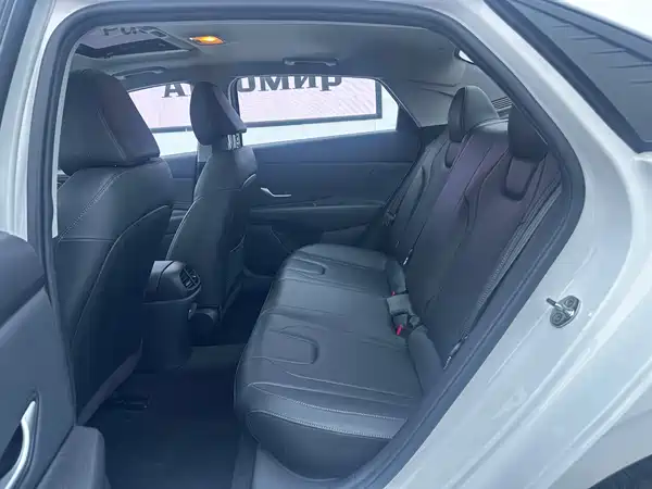 Hyundai Elantra 2023