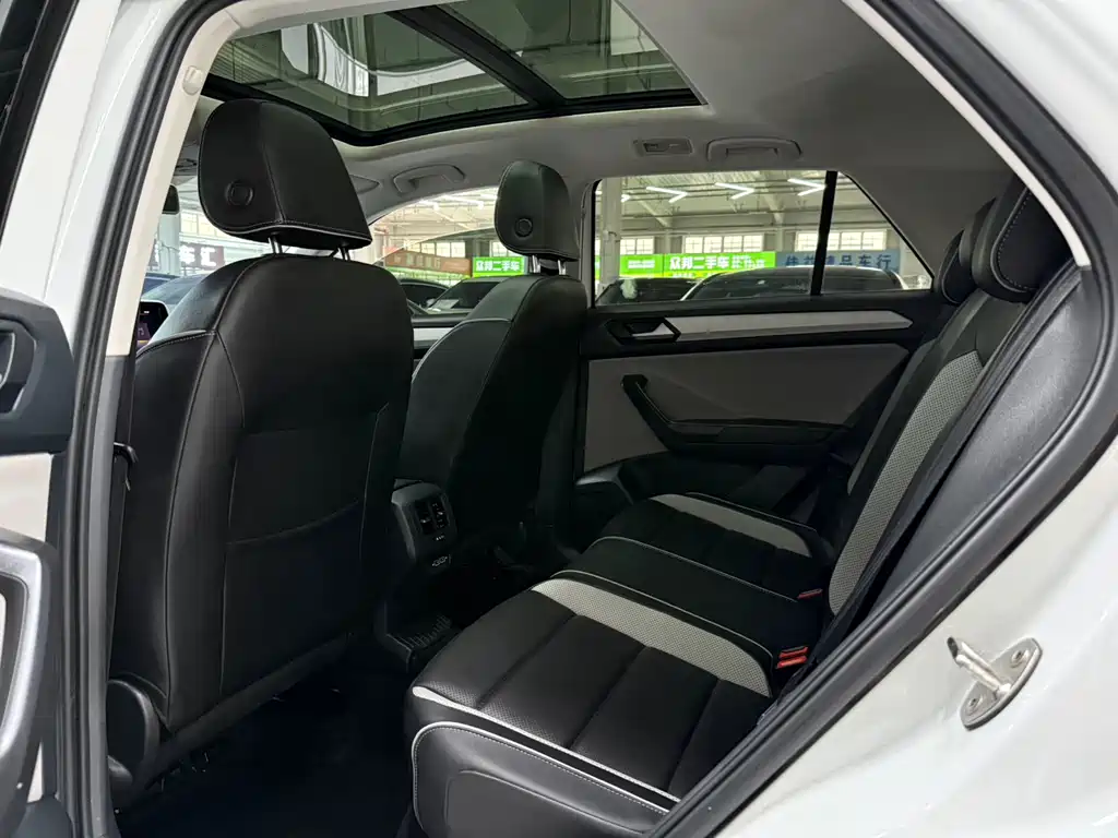 Volkswagen T-Roc 2023