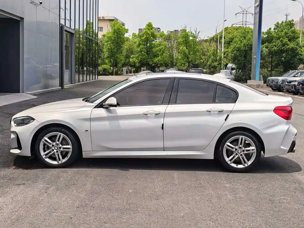 BMW 1 Series 2019 — фото 11