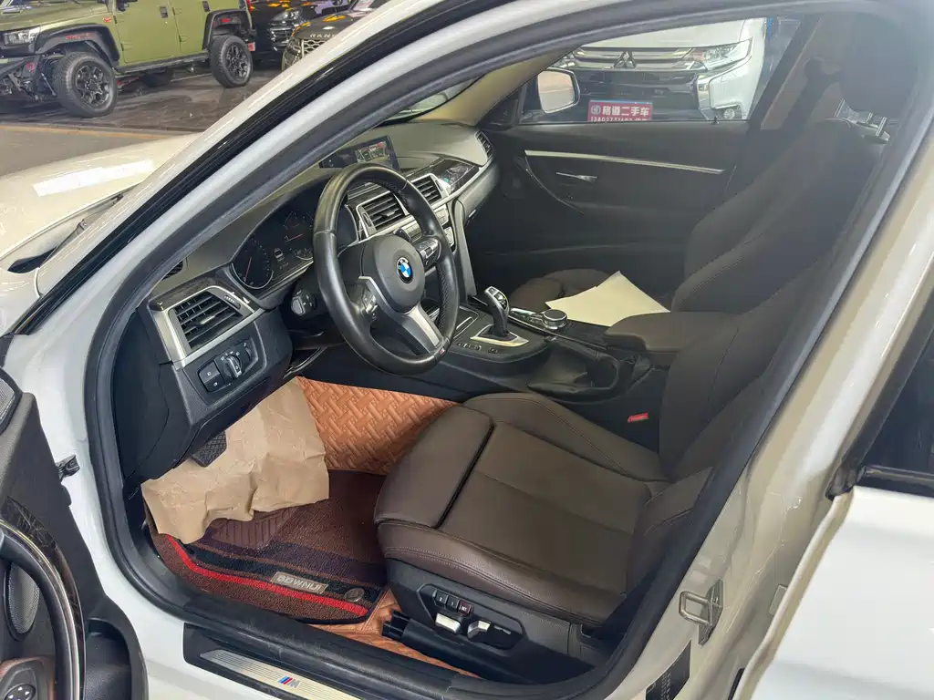 BMW 3 Series 2018 — фото 15