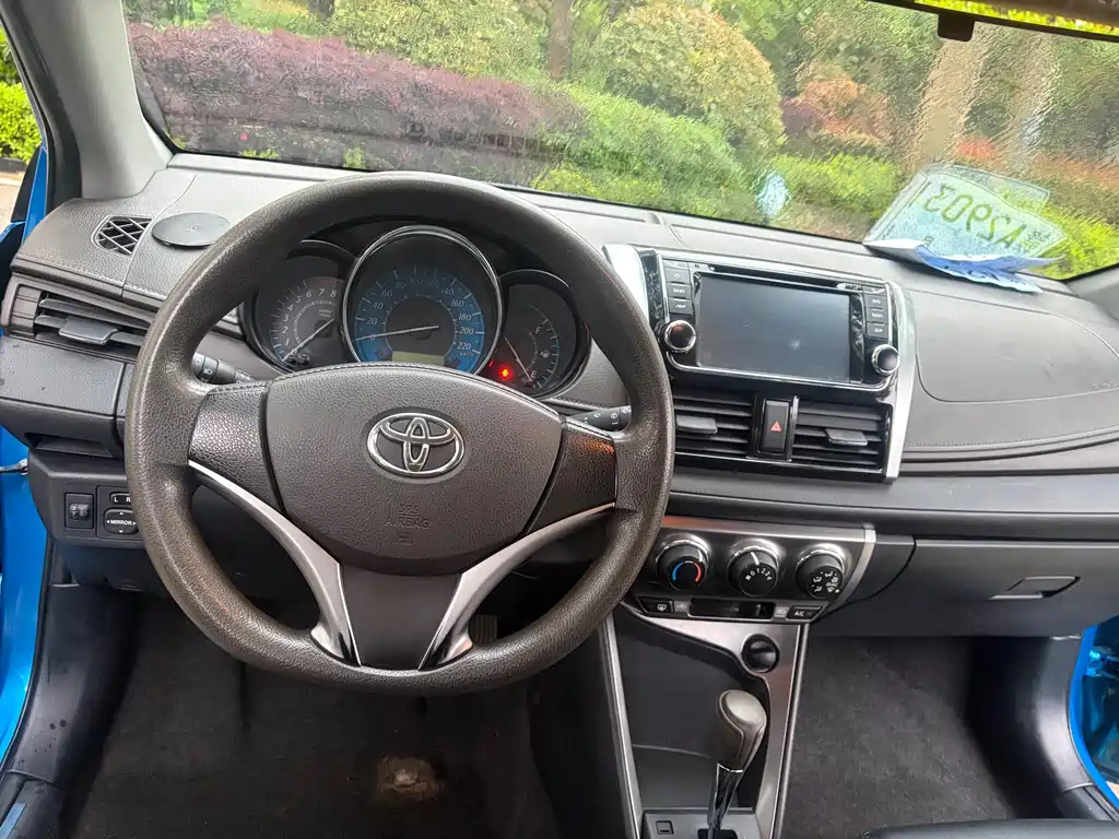 Toyota Yaris L 2016 — фото 15