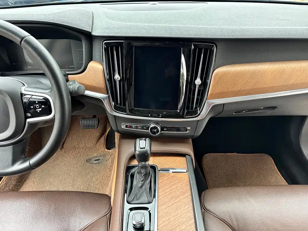 Volvo S90 2018 — фото 15