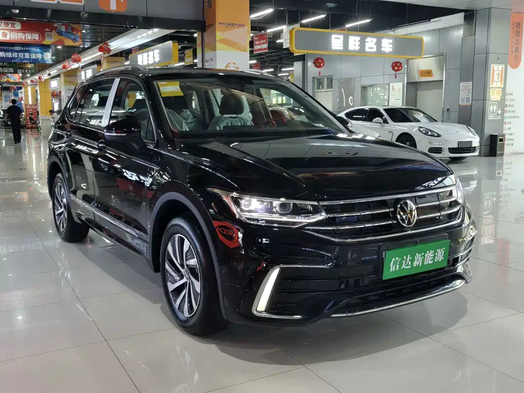 Volkswagen Tiguan L Plug-In Hybrid 2025 — фото 3