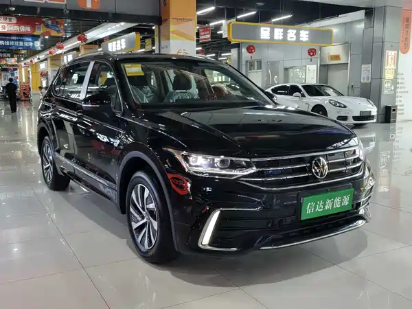 Volkswagen Tiguan L Plug-In Hybrid 2025