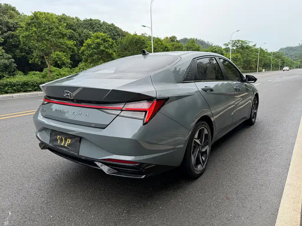 Hyundai Elantra 2022 — фото 17