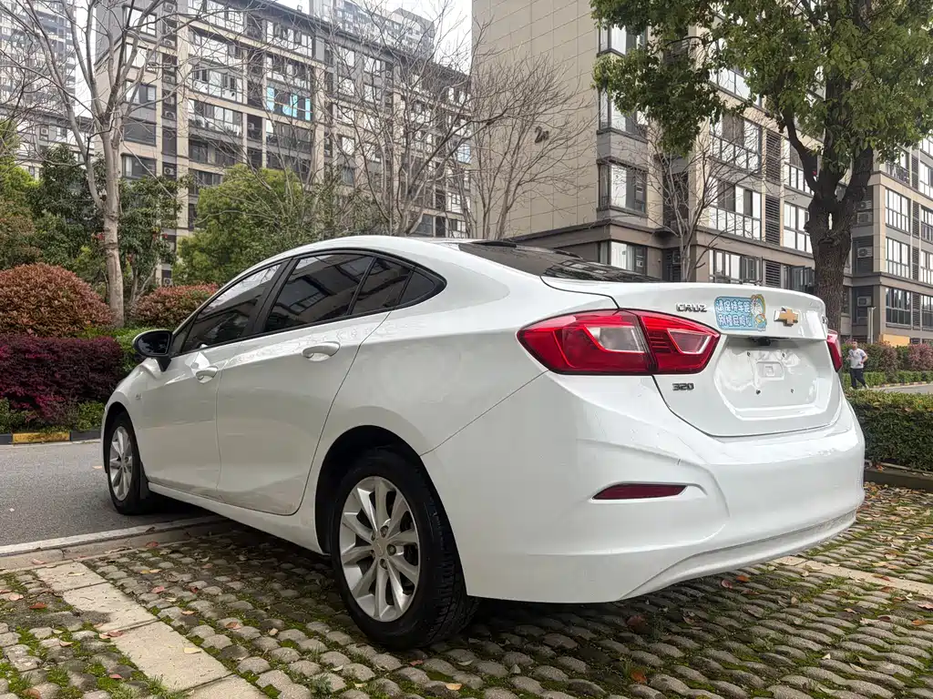 Chevrolet Cruze 2018 — фото 6